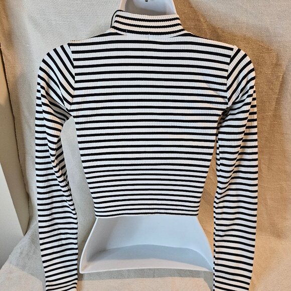 Forever 21 Essentials Stripped Long Sleeve Crop Top - Size S - Picture 3 of 6